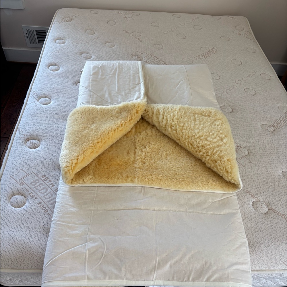 Cozy Organic Sheepskin Mattress Cover Queen Size - Picture 5 of 15